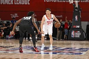 助攻还是帅的！河村勇辉三分4中1 得到4分5助3断 同时有4误4规